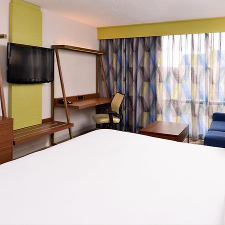 Holiday Inn Express & Suites Springfield By Ihg Exterior photo