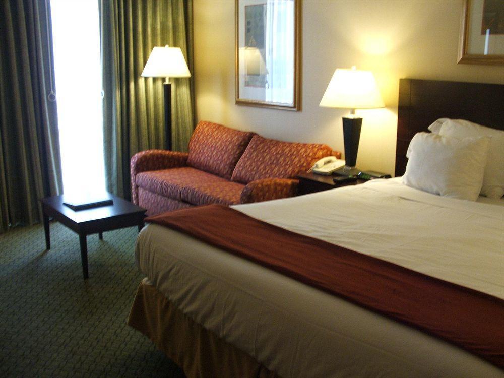 Holiday Inn Express & Suites Springfield By Ihg Exterior photo
