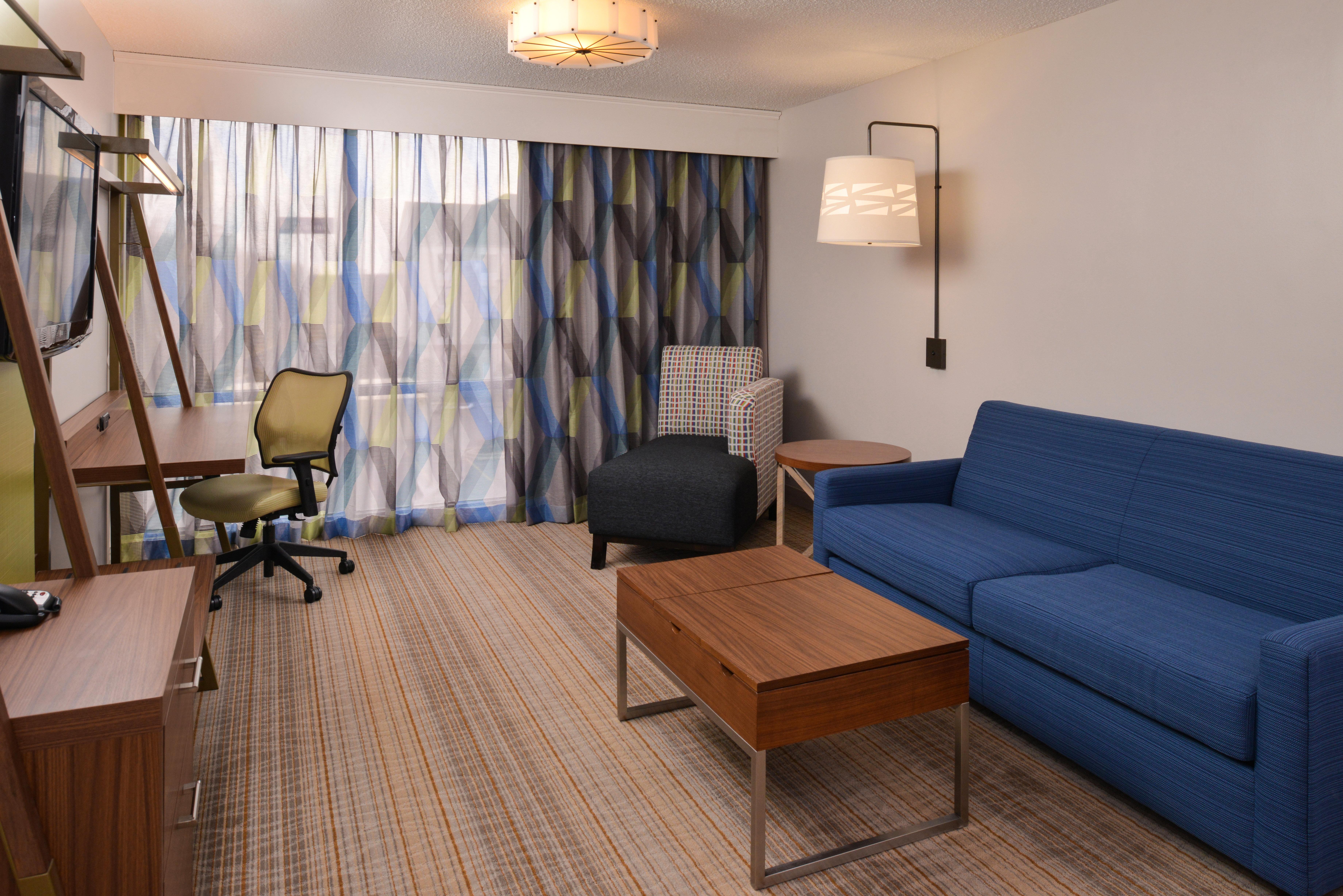 Holiday Inn Express & Suites Springfield By Ihg Exterior photo