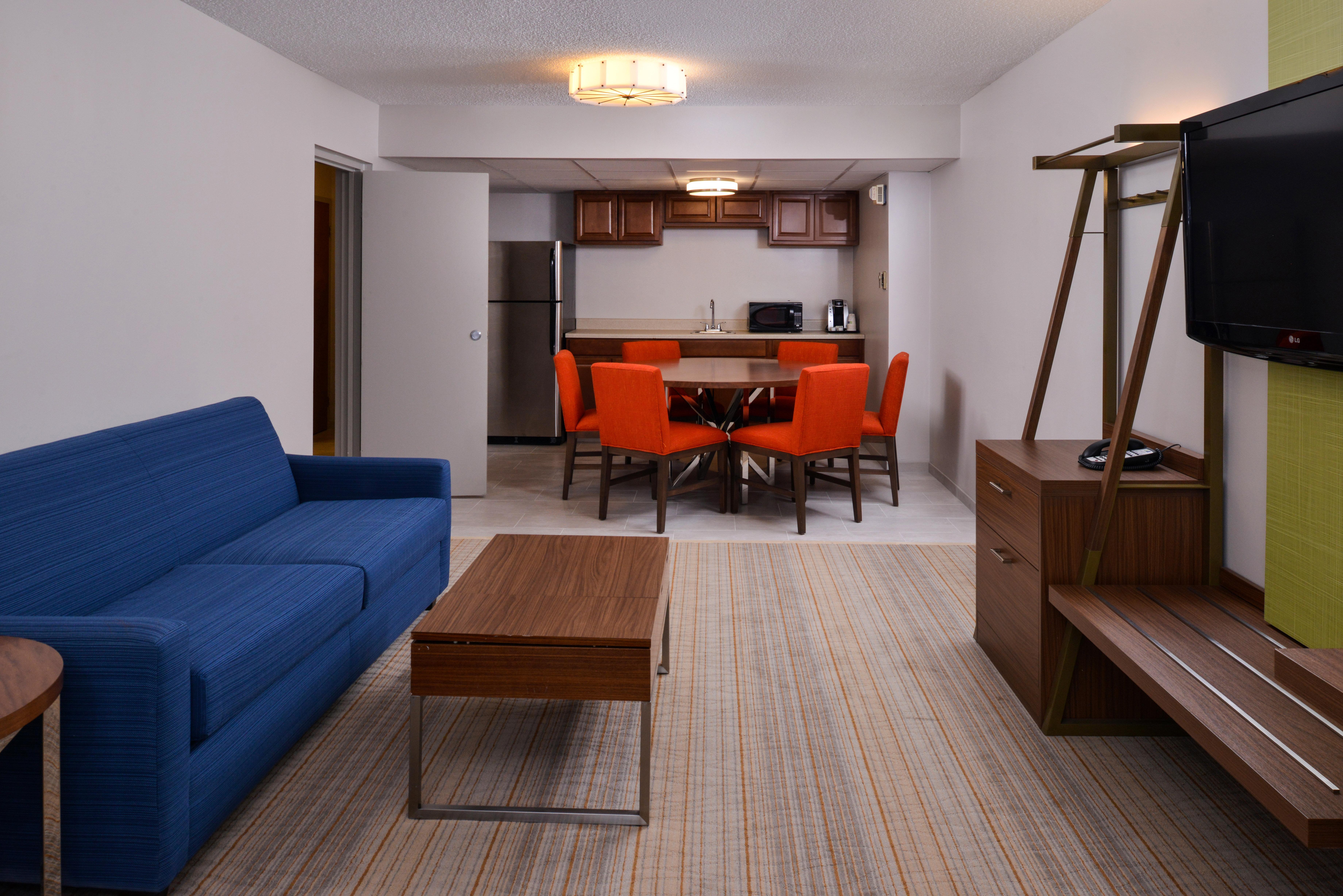 Holiday Inn Express & Suites Springfield By Ihg Exterior photo