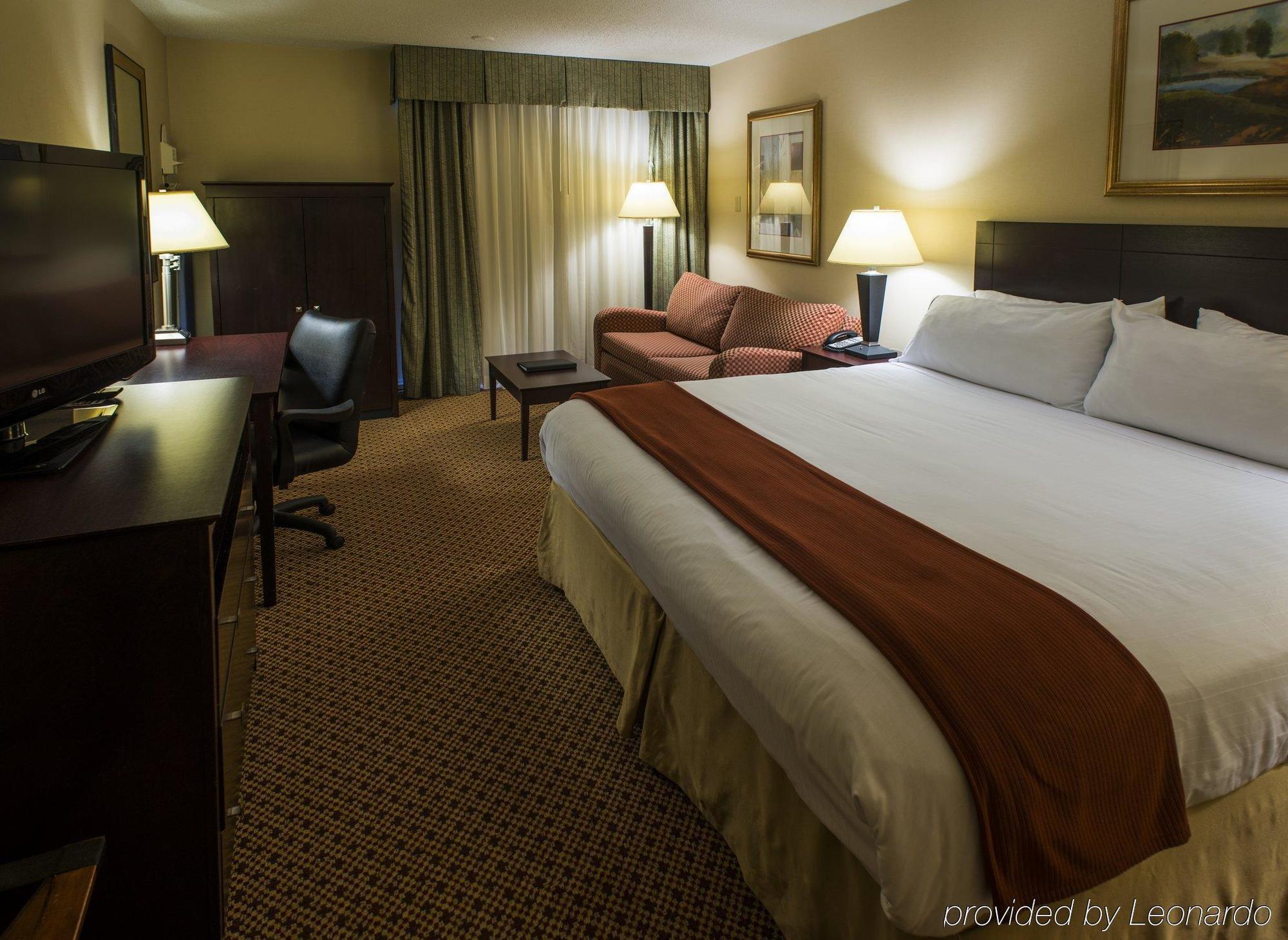 Holiday Inn Express & Suites Springfield By Ihg Exterior photo
