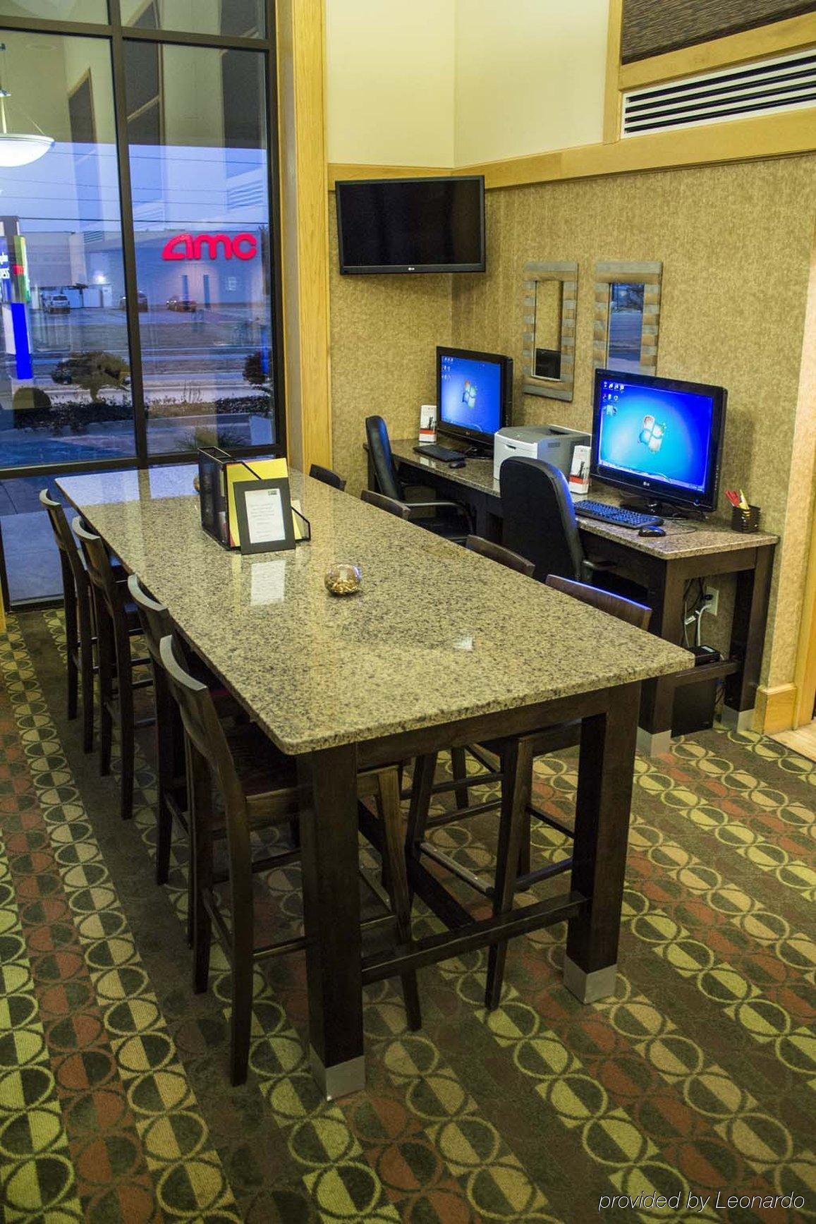 Holiday Inn Express & Suites Springfield By Ihg Exterior photo