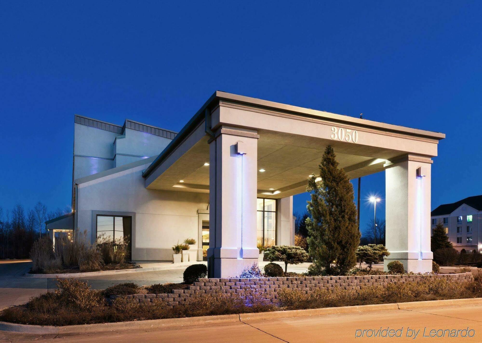 Holiday Inn Express & Suites Springfield By Ihg Exterior photo